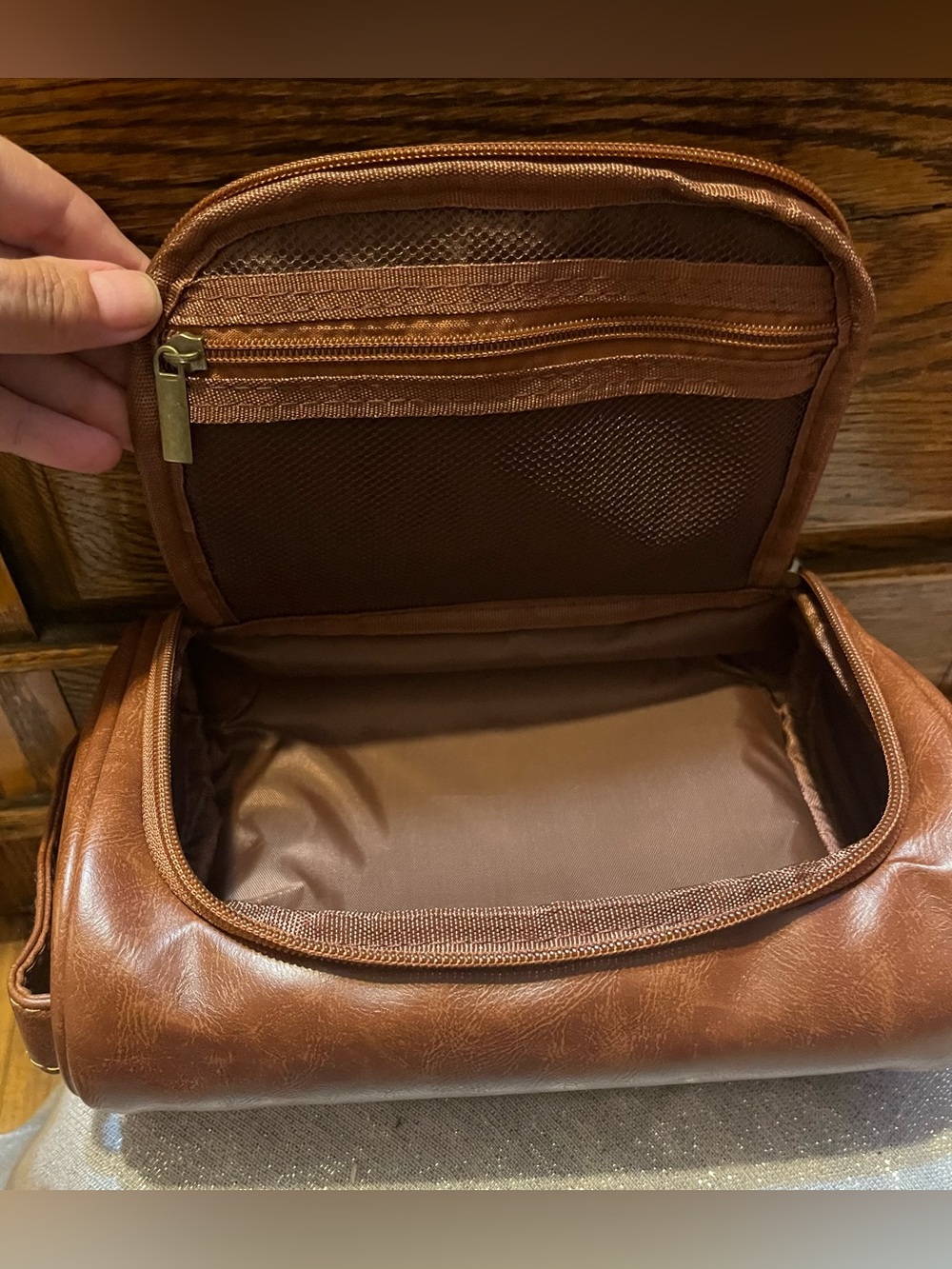 C3NTRO Brown Faux Leather Toiletry Bag/Dopp Kit NWOT’s - Picture 4 of 7